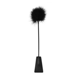 ESPANADOR DE PLUMAS COM CHIBATA PRETO OUCH!